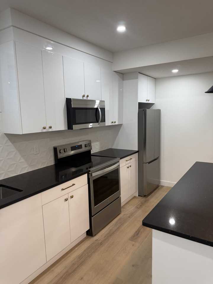 3207 158 St Sw #2 - Photo 5 of 9