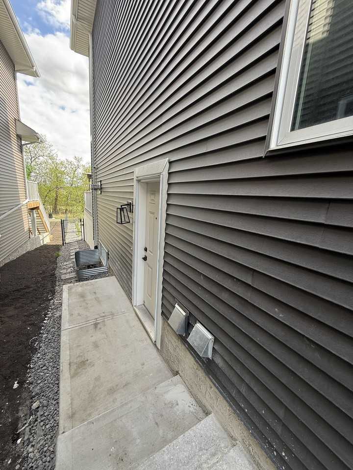 3207 158 St Sw #2 - Photo 6 of 9