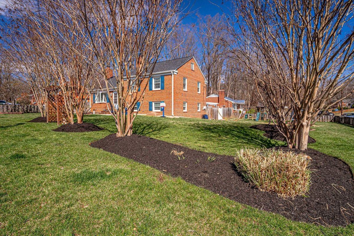 7601 Mendota Pl - Photo 4 of 25