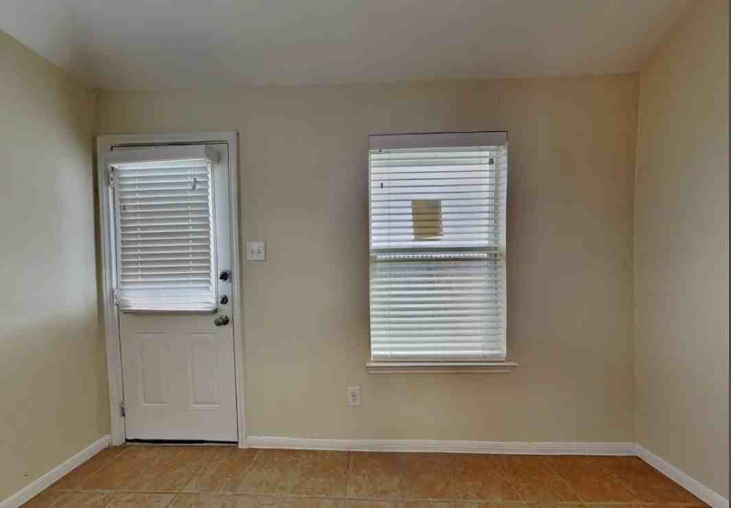 19235 Sandelford Dr - Photo 2 of 14