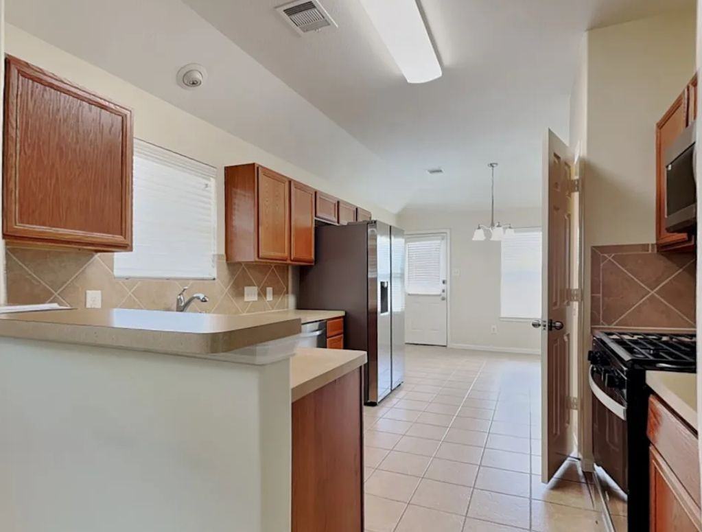 19235 Sandelford Dr - Photo 4 of 14
