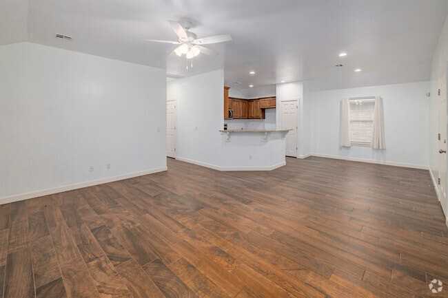 209 Delta Dr - Photo 2 of 6