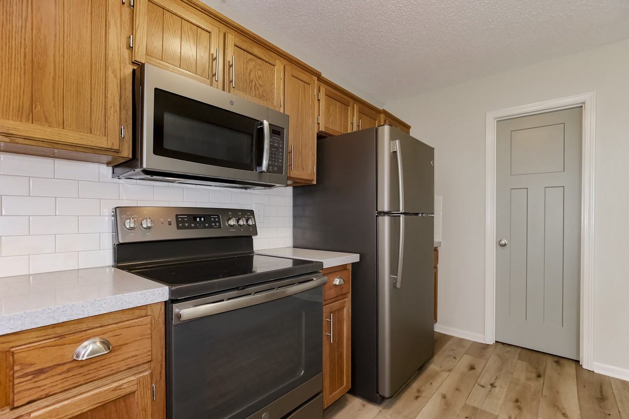 16 Wallingford Dr #16 - Photo 6 of 36