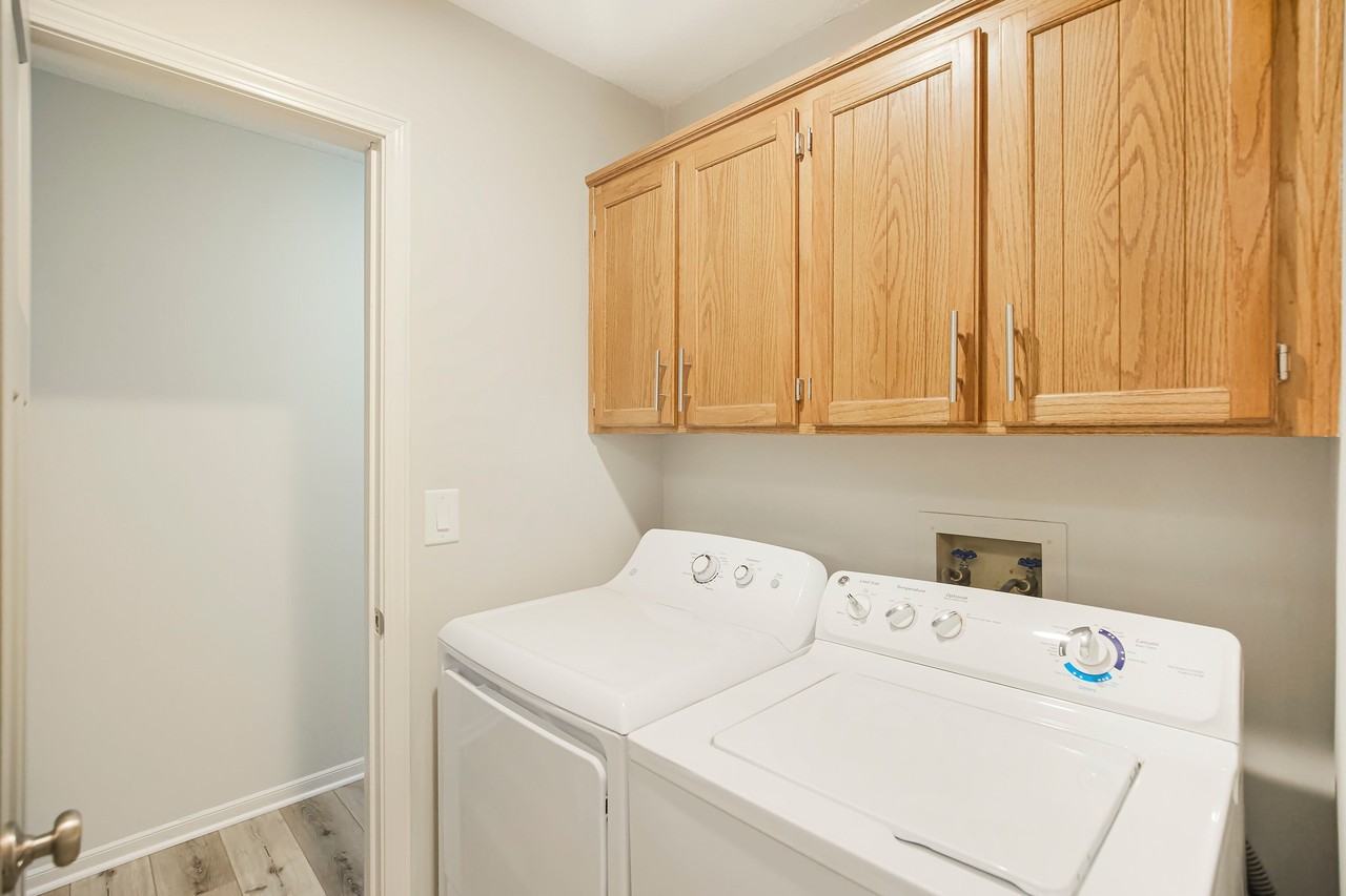 16 Wallingford Dr #16 - Photo 5 of 36