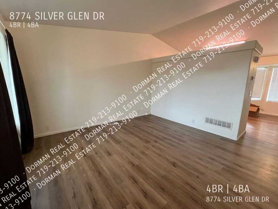 8774 Silver Glen Dr - Photo 3 of 18