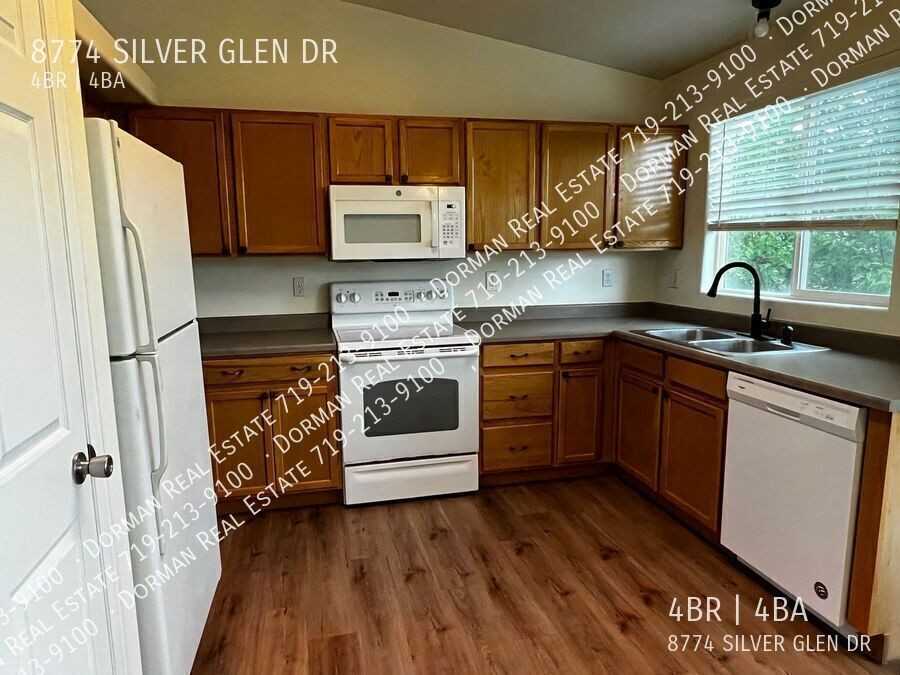 8774 Silver Glen Dr - Photo 4 of 18