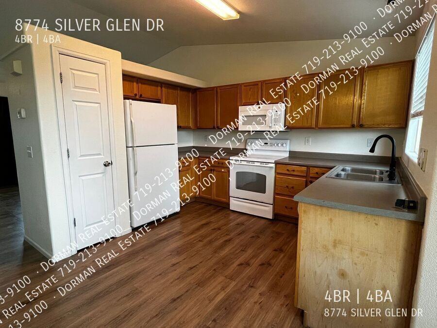 8774 Silver Glen Dr - Photo 5 of 18
