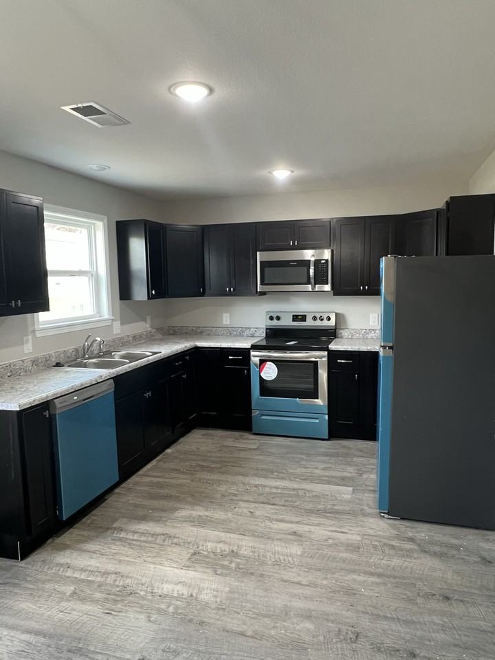 2700 Burke Ave - Photo 2 of 7