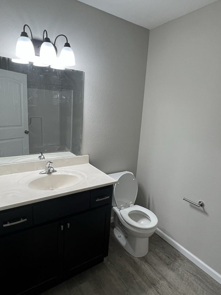 2700 Burke Ave - Photo 3 of 7