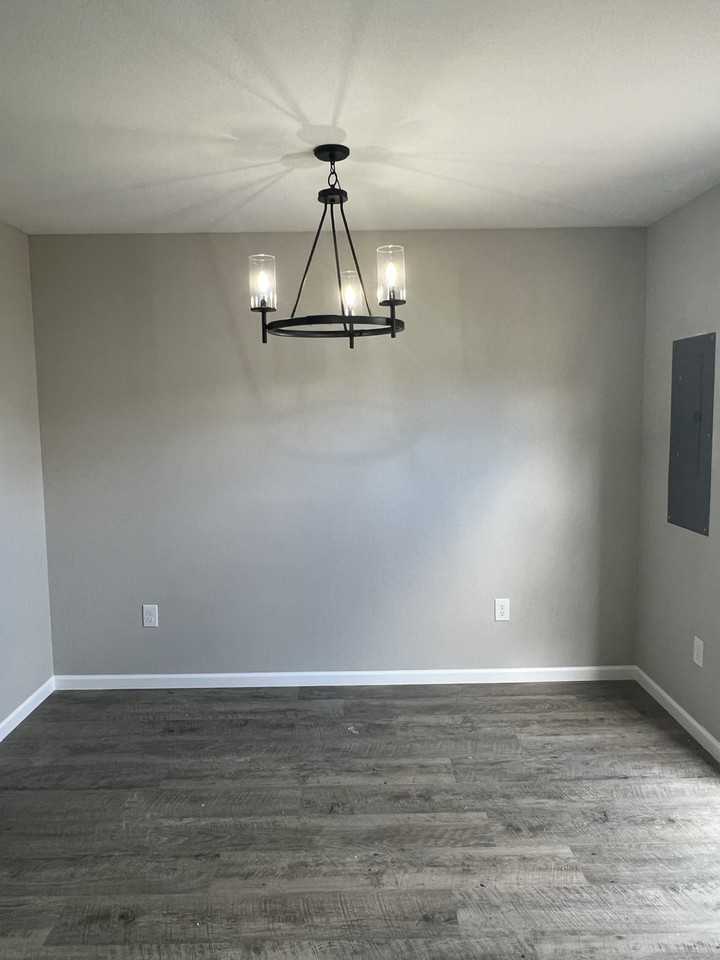 2700 Burke Ave - Photo 4 of 7