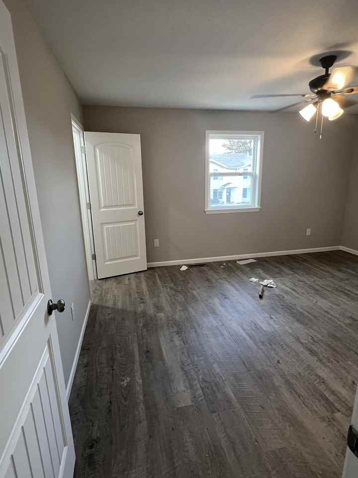 2700 Burke Ave - Photo 5 of 7