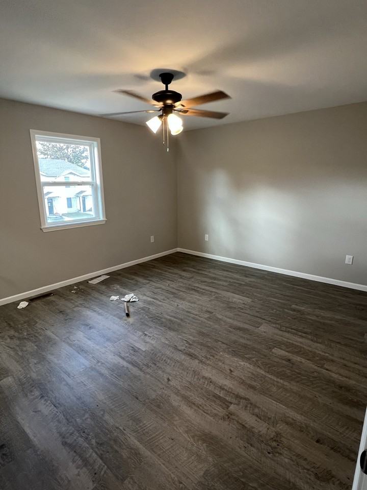 2700 Burke Ave - Photo 6 of 7