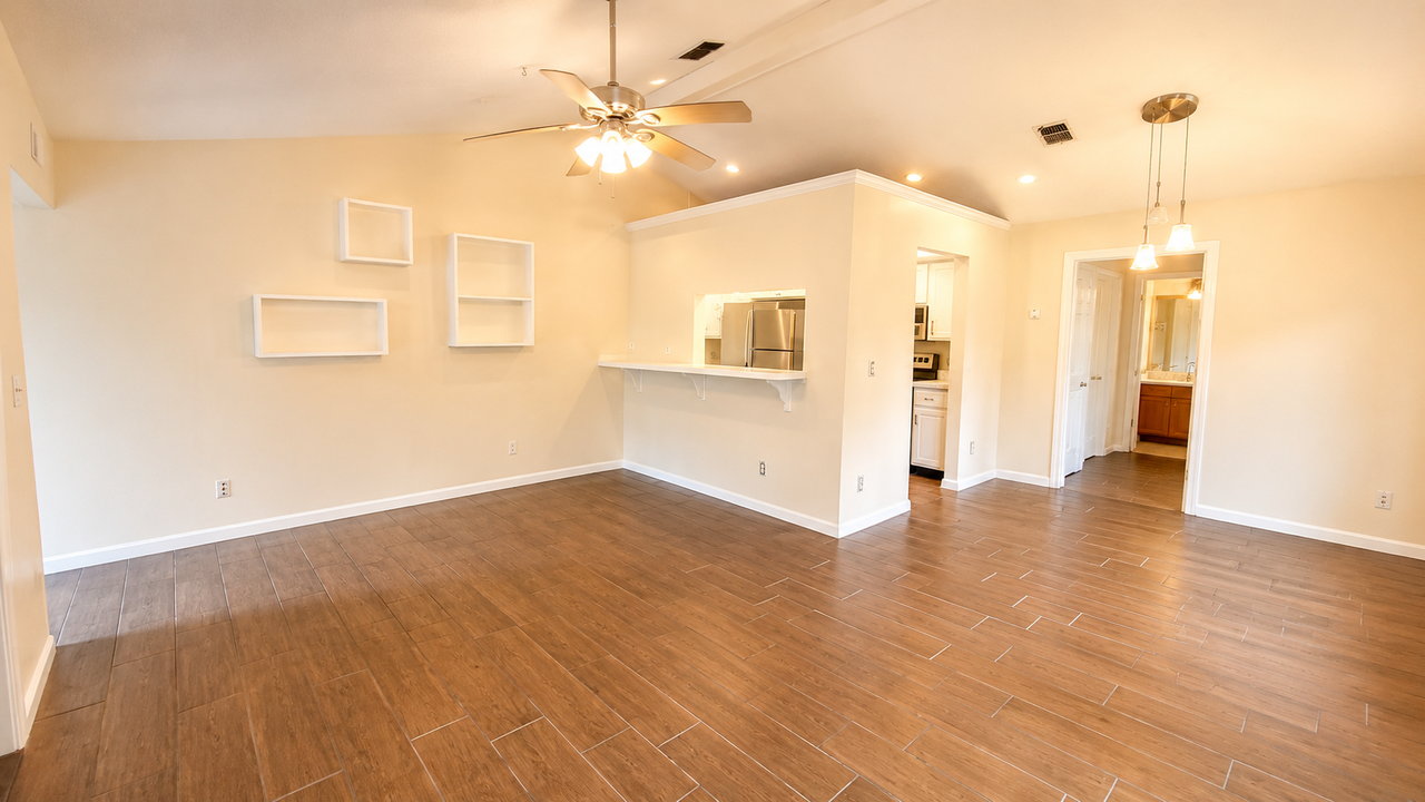 5685 Marathon Pkwy - Photo 2 of 6