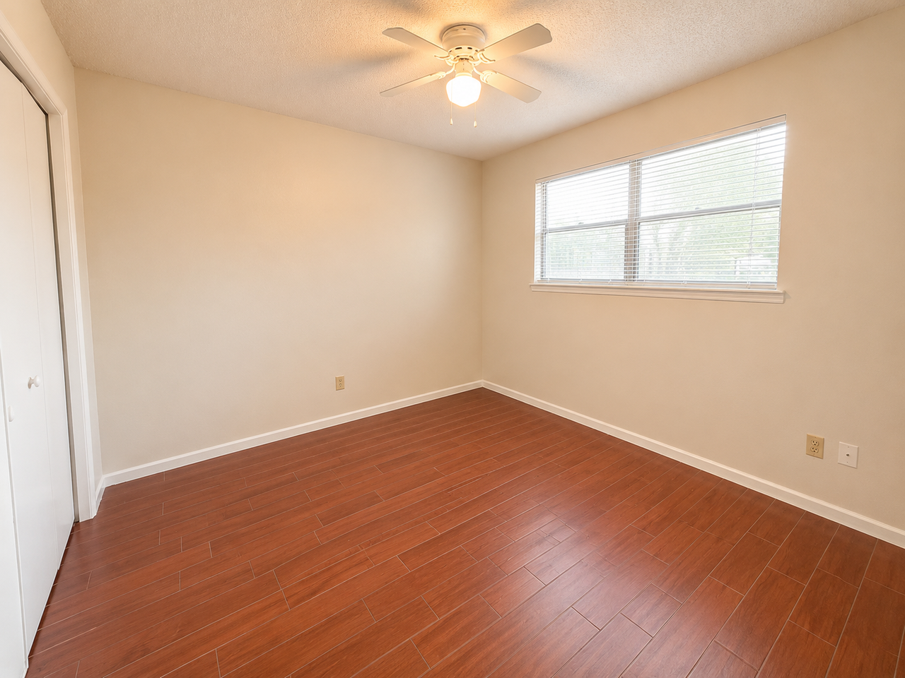 5685 Marathon Pkwy - Photo 4 of 6