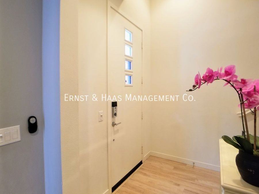 5777 Acacia Ln - Photo 3 of 30