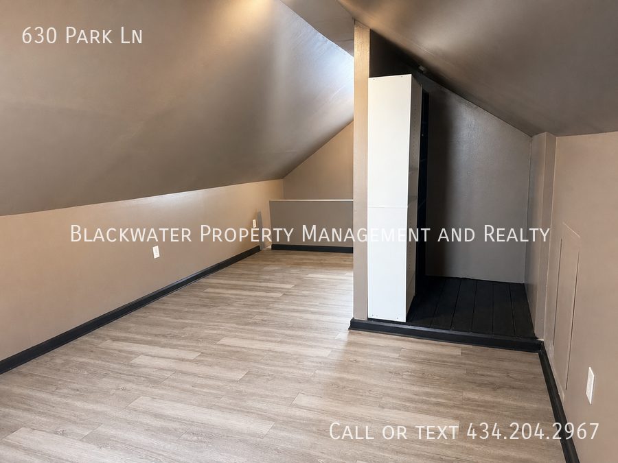 630 Park Ln - Photo 4 of 15