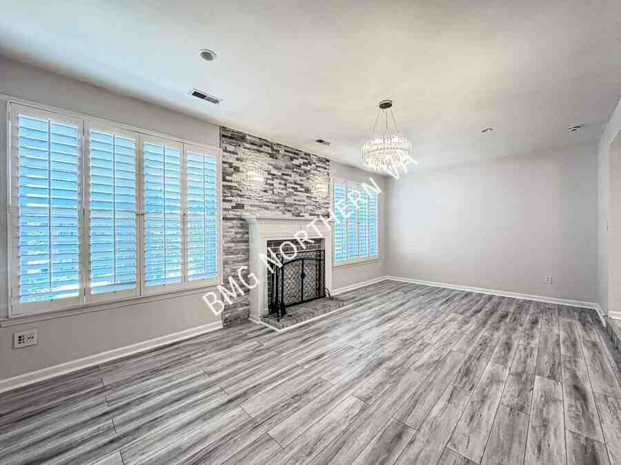 7450 Adams Park Ct - Photo 6 of 35