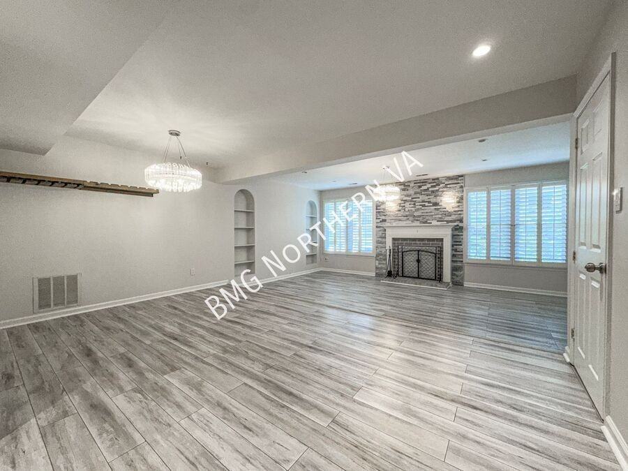 7450 Adams Park Ct - Photo 7 of 35