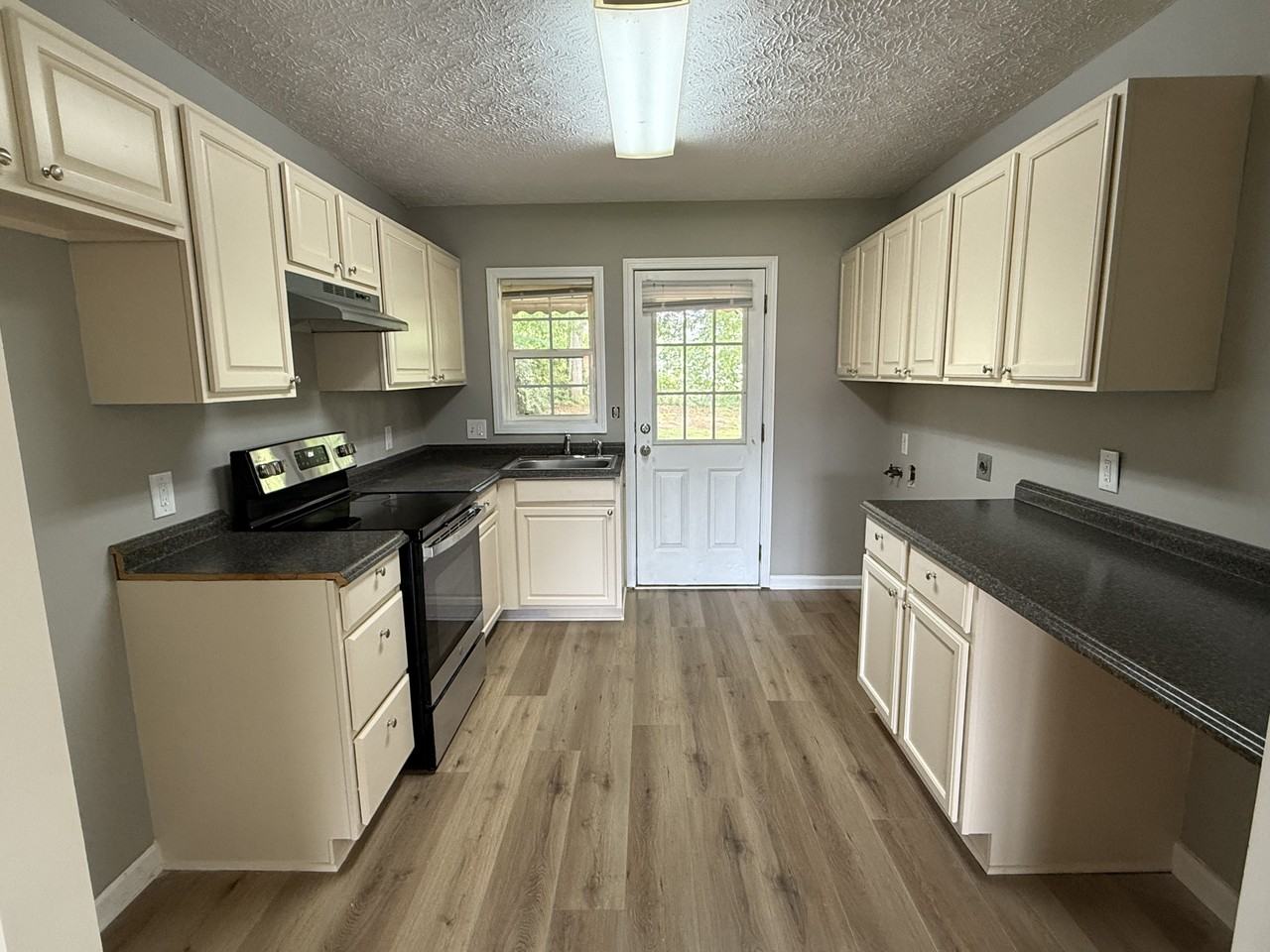 104 Bowen St #B - Photo 3 of 7