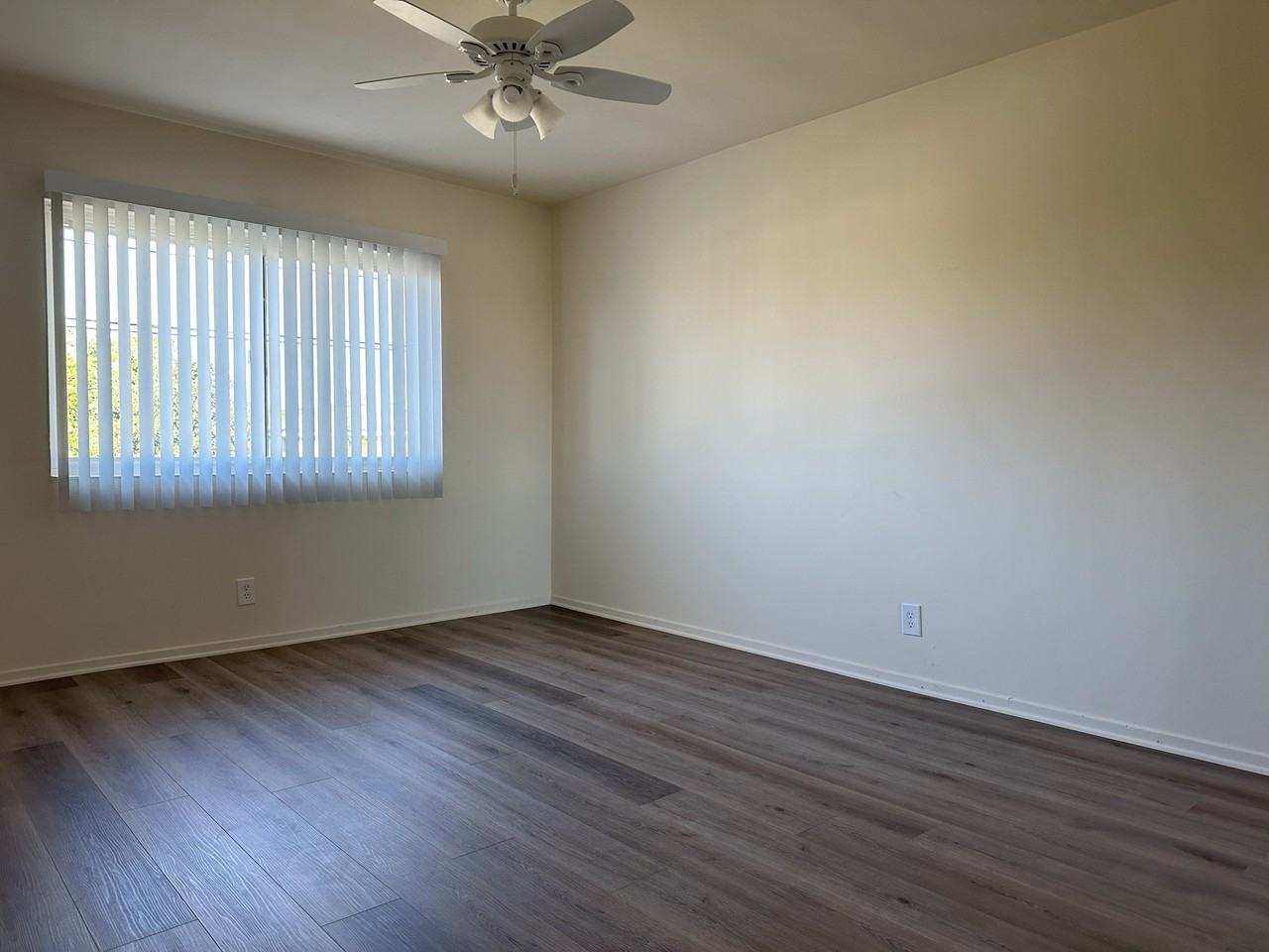 451 E Rowland St - Photo 4 of 8