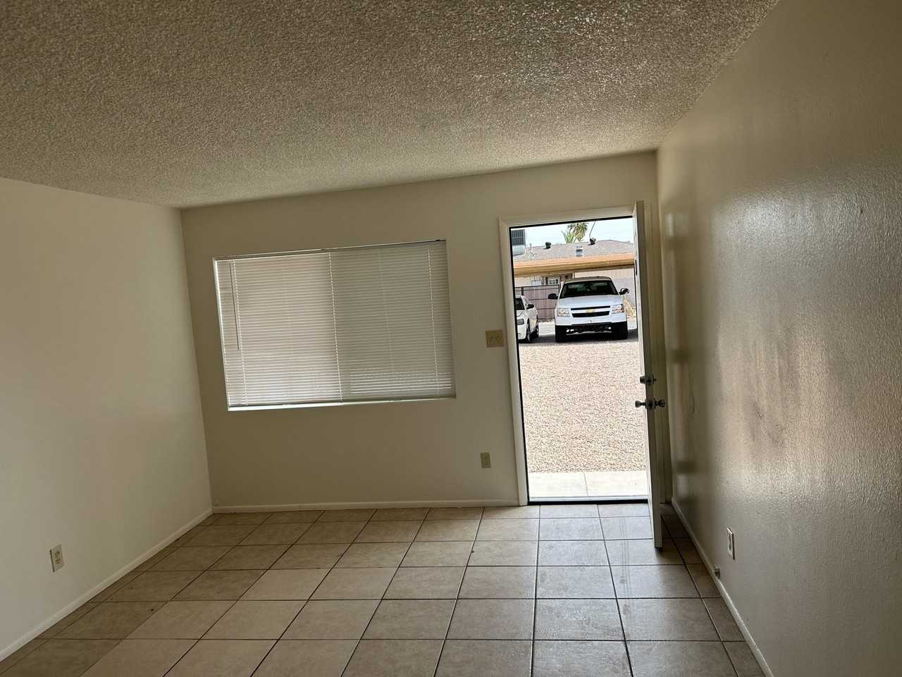 1315 W 5th St - Photo 2 of 11