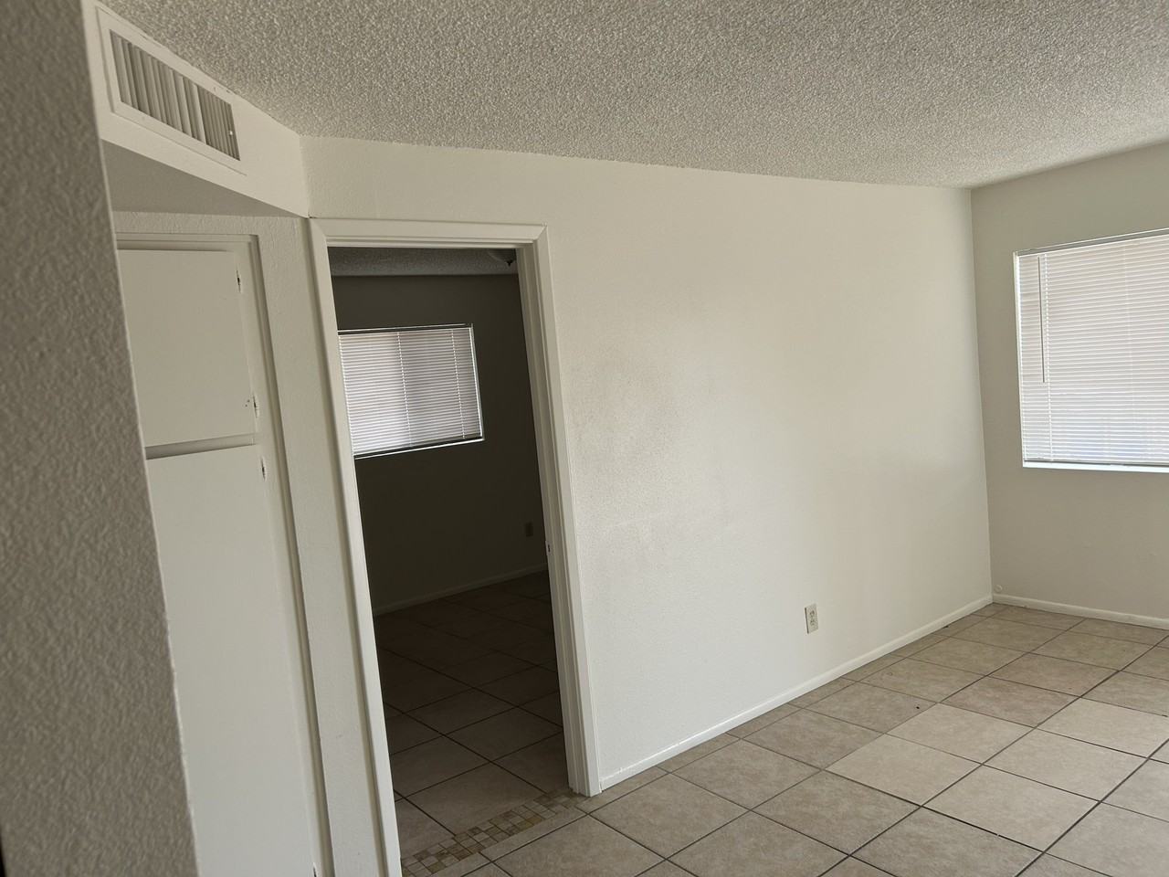 1315 W 5th St - Photo 4 of 11