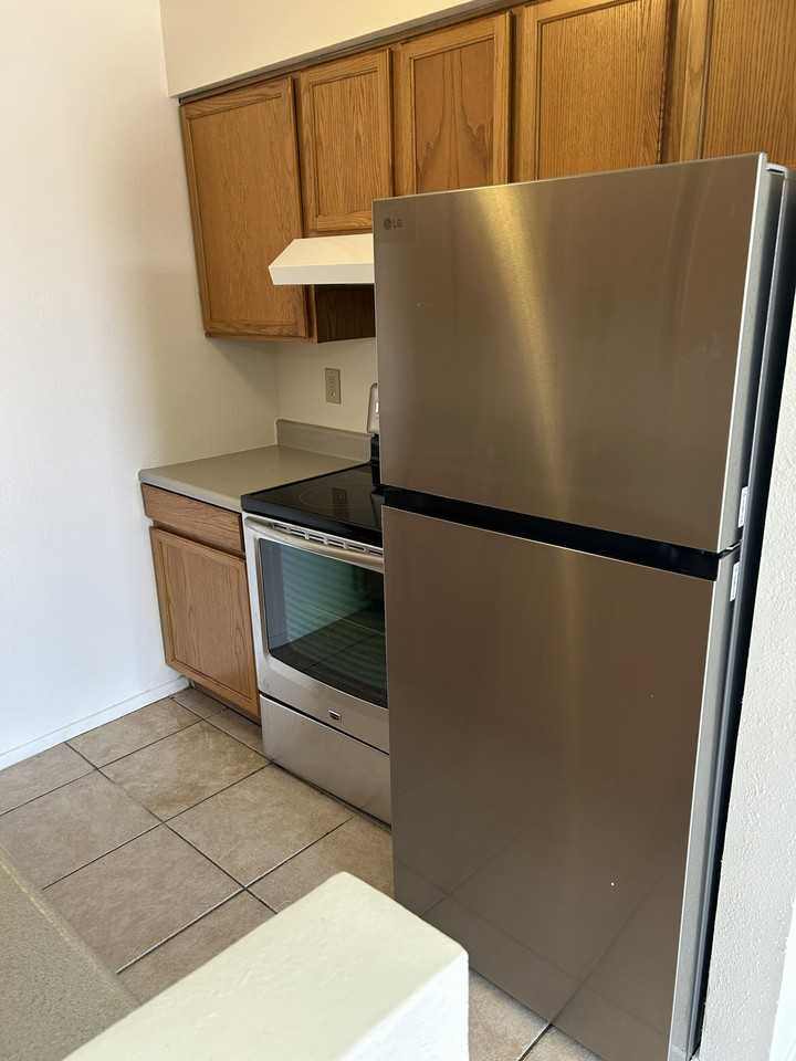 1315 W 5th St - Photo 5 of 11