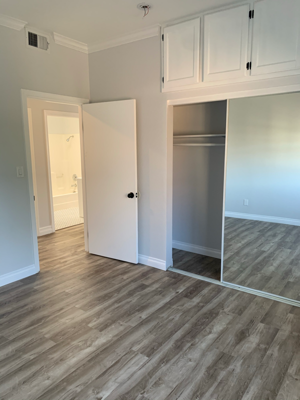 1072 Laguna Ave - Photo 3 of 33