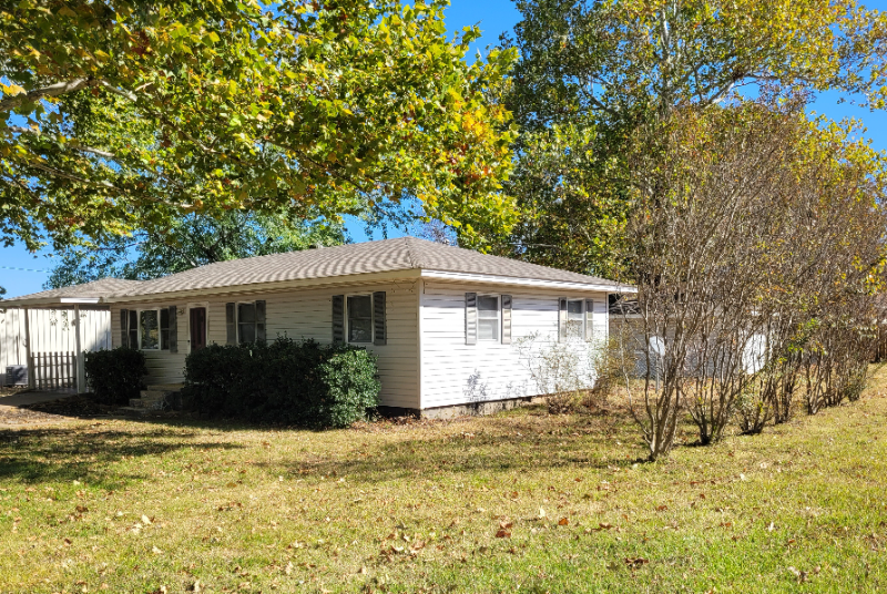 704 Strozier Ln - Photo 2 of 17