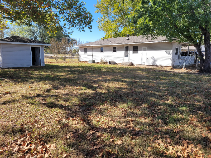 704 Strozier Ln - Photo 4 of 17
