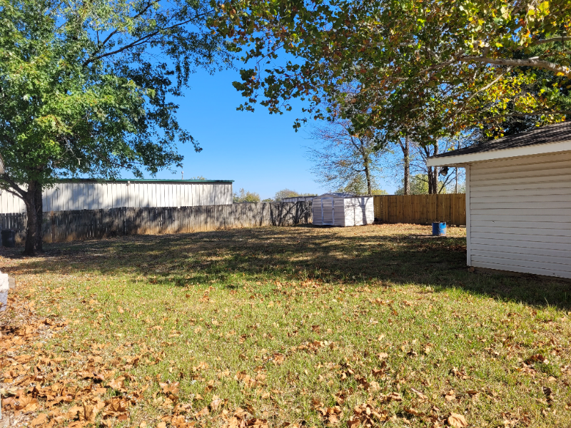 704 Strozier Ln - Photo 5 of 17