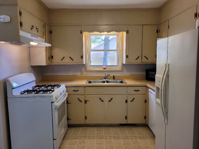 704 Strozier Ln - Photo 6 of 17
