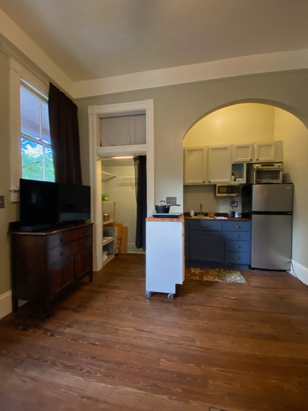 203 W 35th St - Photo 6 of 11