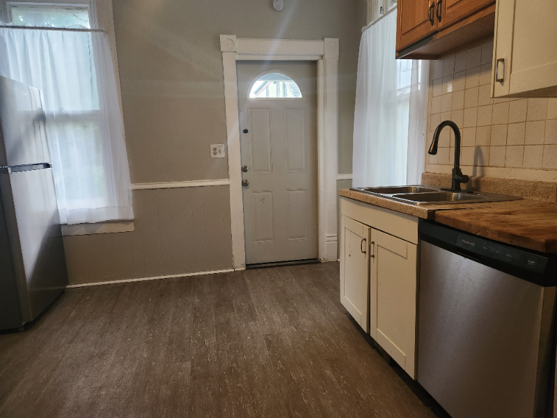 427/429 W. South St. #429 - Photo 2 of 12