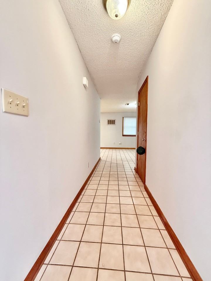 105 Mountain View Dr - Photo 3 of 10