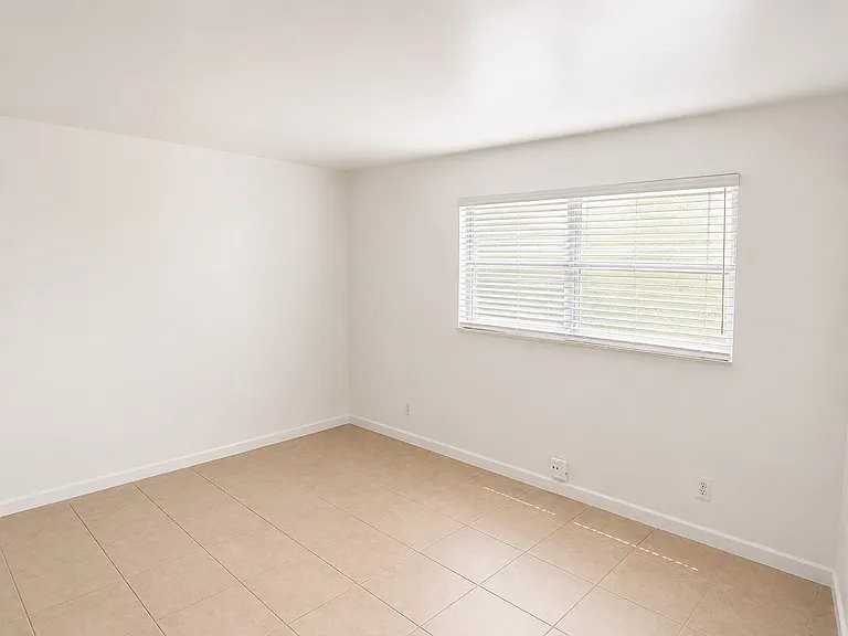3701 Sw 59th Ter #11 - Photo 3 of 7