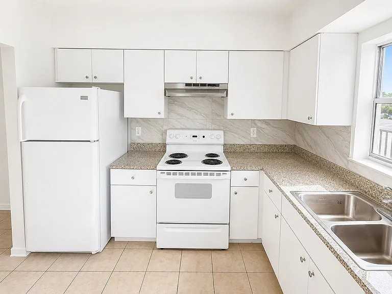 3701 Sw 59th Ter #11 - Photo 4 of 7