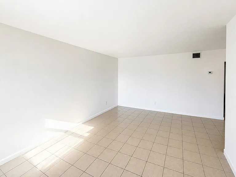 3701 Sw 59th Ter #11 - Photo 6 of 7