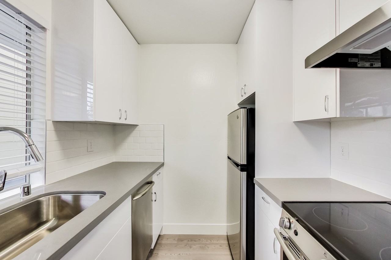 2240 Larkin - Photo 4 of 27