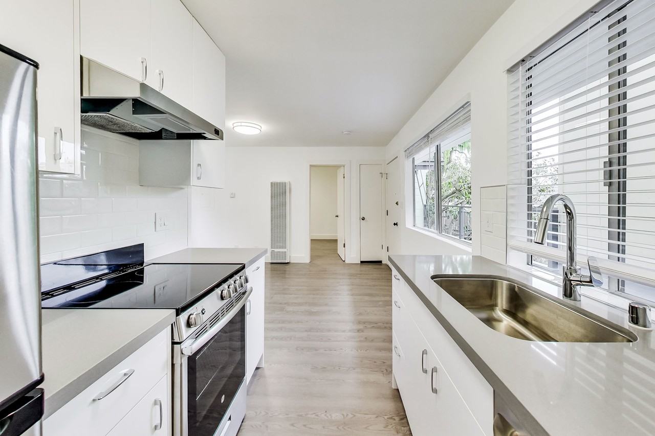 2240 Larkin - Photo 5 of 27