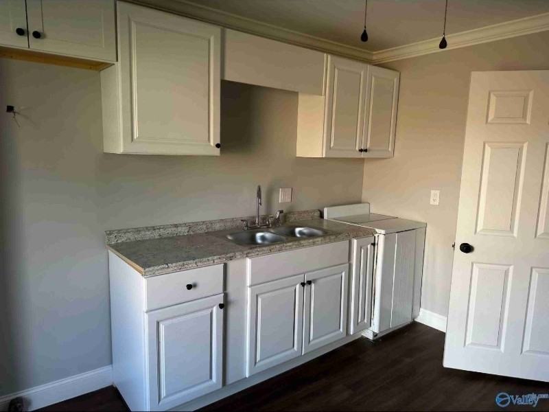 1009 W Washington St - Photo 2 of 5