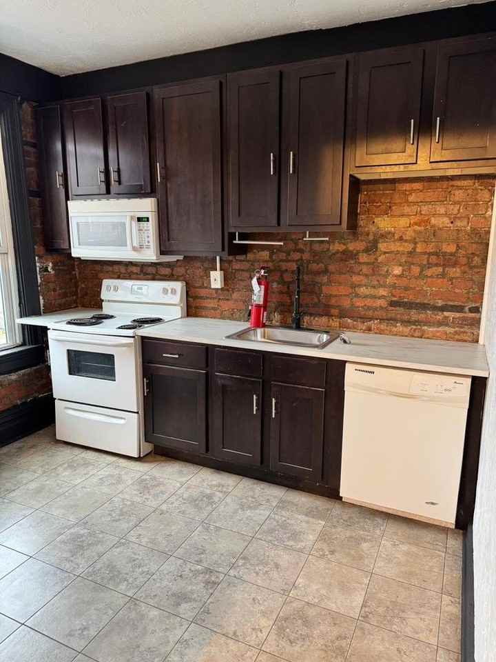 303 Peebles St - Photo 2 of 10
