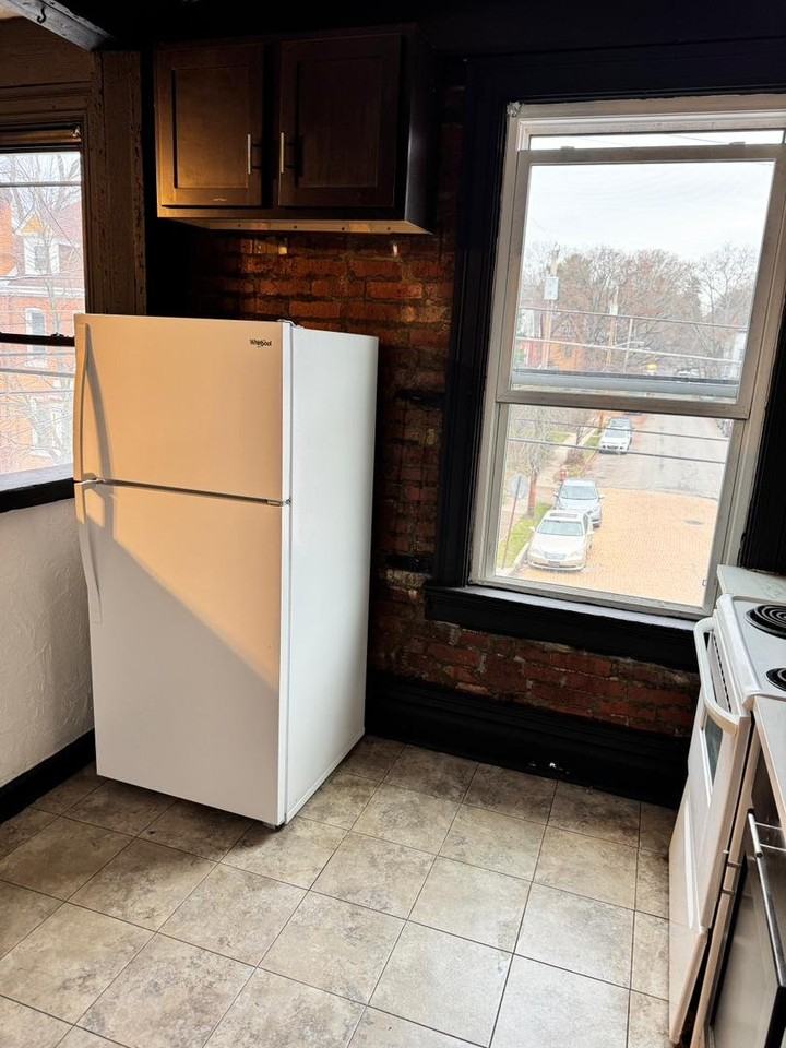 303 Peebles St - Photo 3 of 10