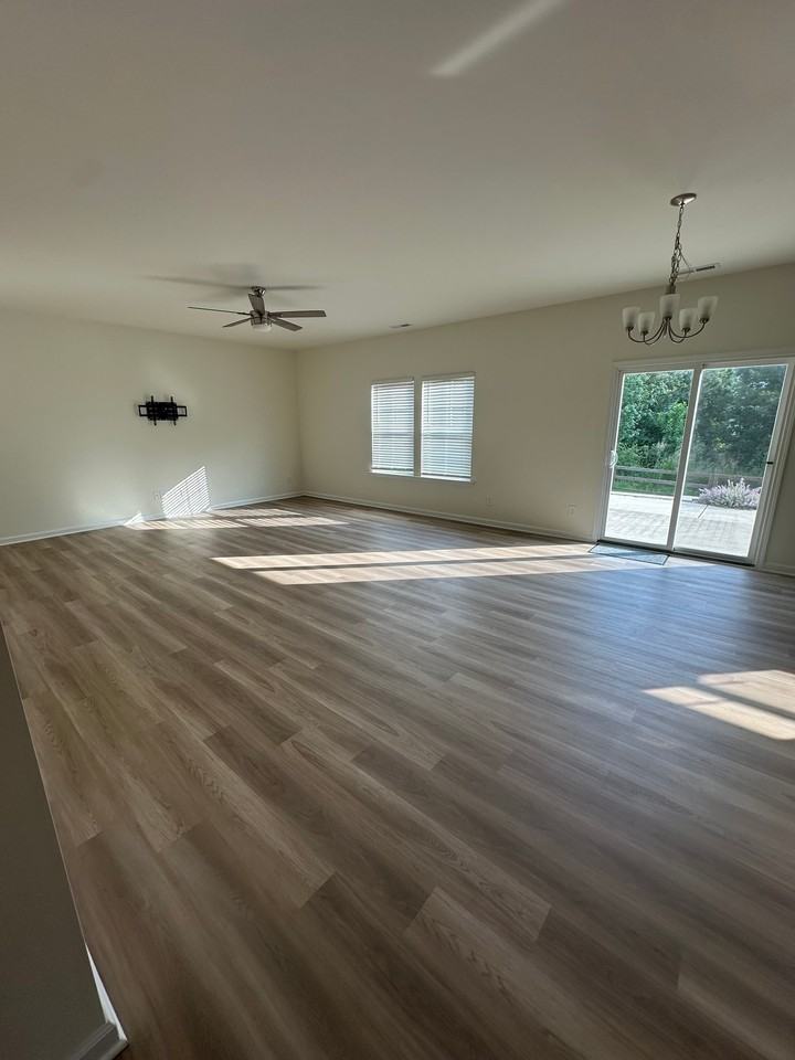423 Bassett Ln - Photo 3 of 20