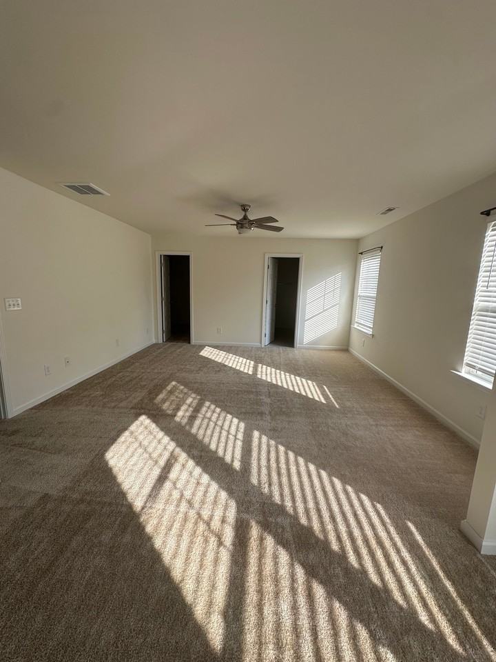 423 Bassett Ln - Photo 6 of 20