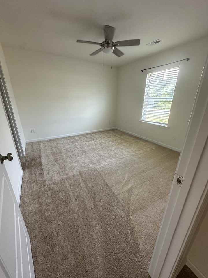 423 Bassett Ln - Photo 7 of 20