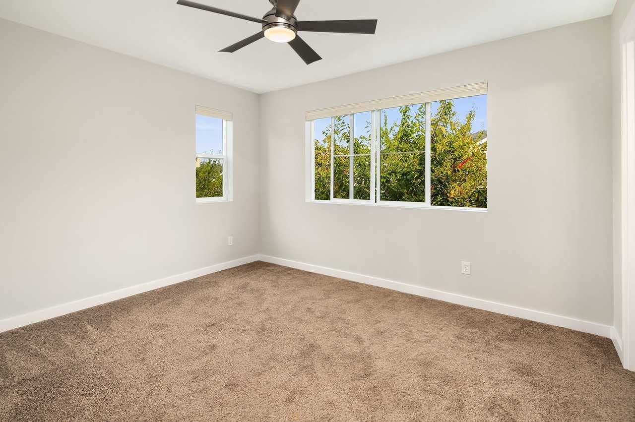 2406 28th Pl Ne - Photo 7 of 17