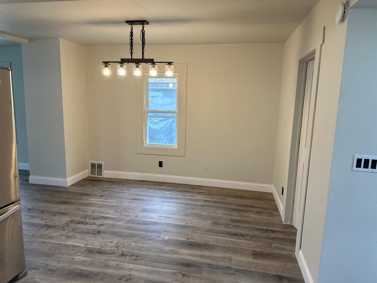 216 Earl Ave - Photo 3 of 5