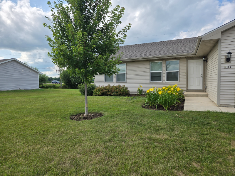 1044 Witbeck Dr - Photo 3 of 19