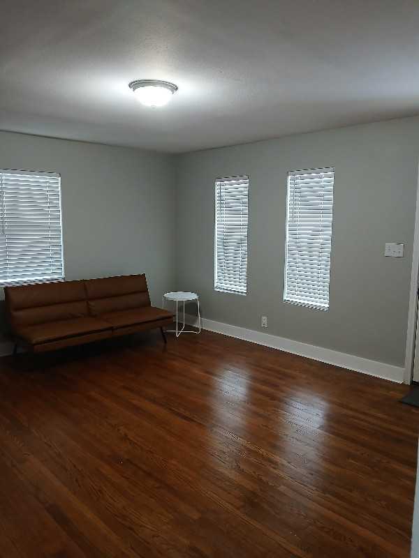 1708 Avenue B - Photo 2 of 11
